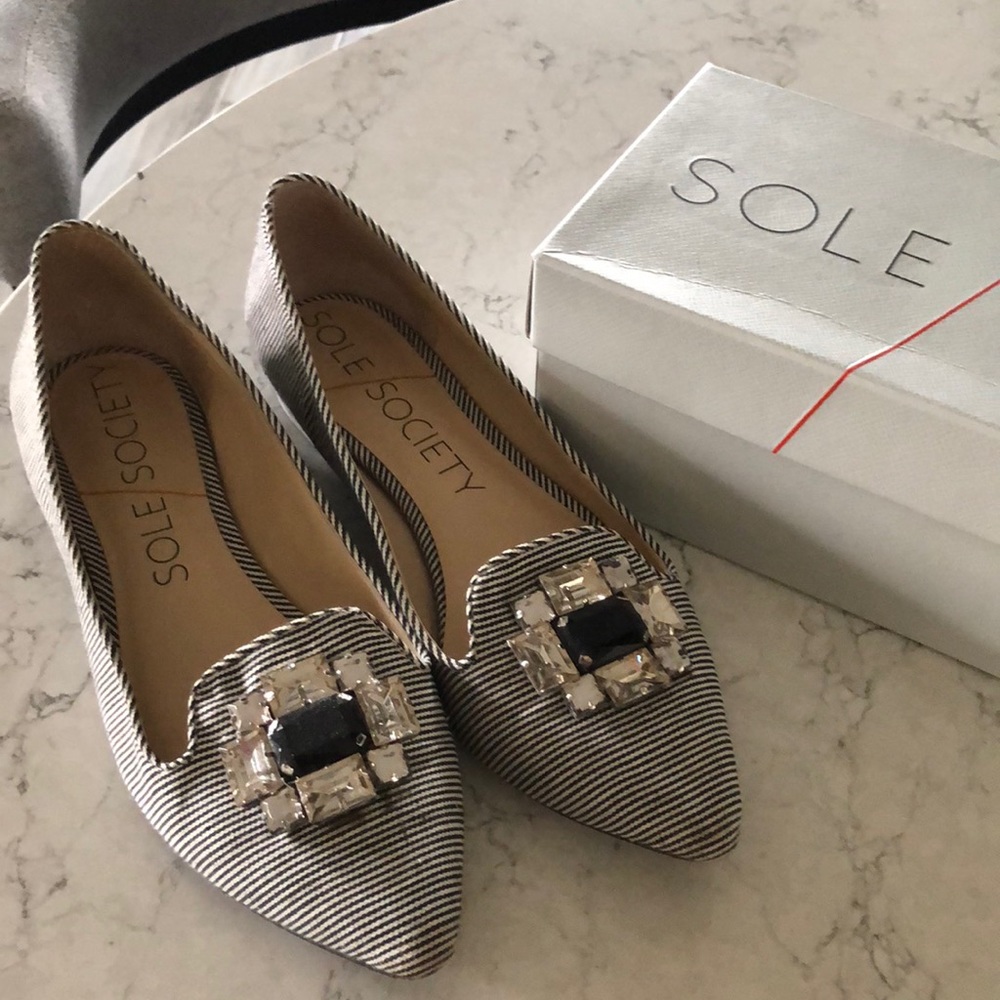 Sole society black and white flats.